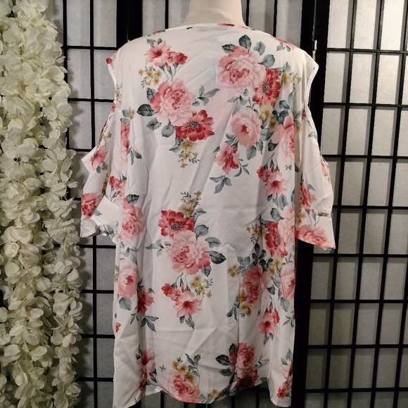 BLOOMCHIC Floral Cold Shoulder Blouse Size 22 white/pink - Picture 3 of 3
